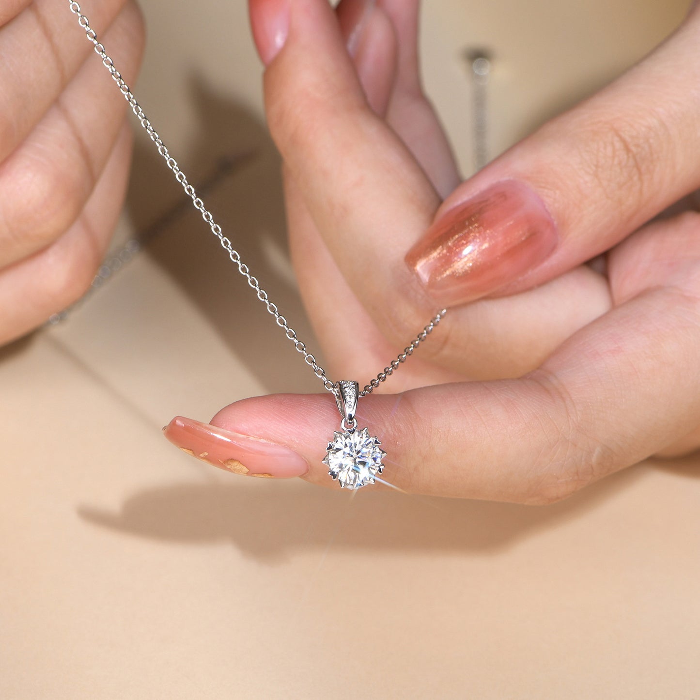 New niche design 2 carat sterling silver colored moissanite diamond snowflake necklace fashion hundred models