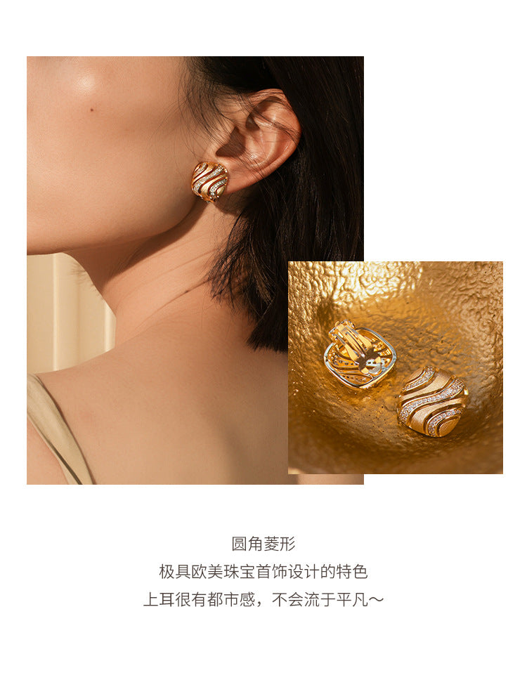 Bouchera Style Zirconia Wave Brushed Earrings