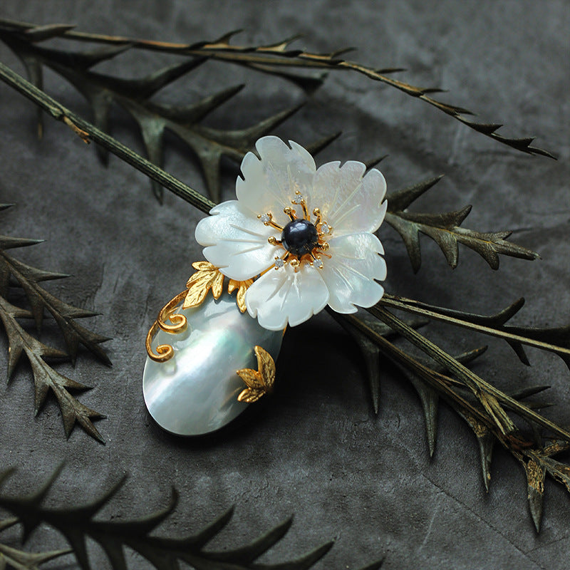 Natural mother-of-pearl brooch with golden stamens and diamonds