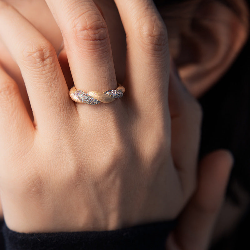 Twisted Brushed Ring Niche Twisted Flower Ring