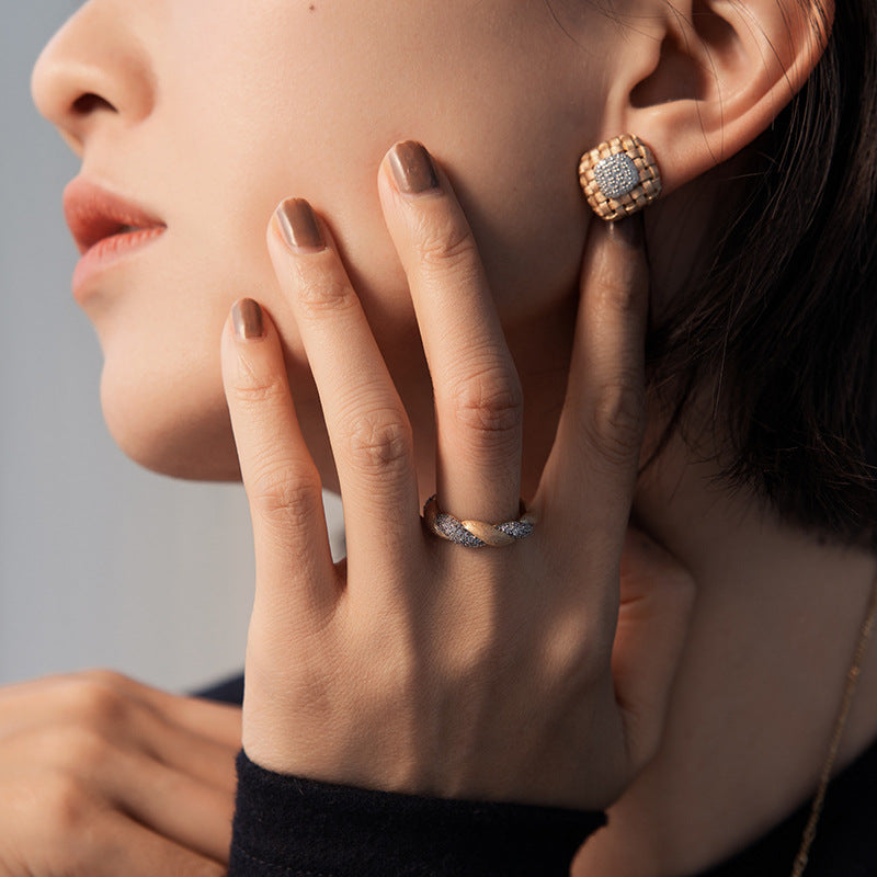 Twisted Brushed Ring Niche Twisted Flower Ring