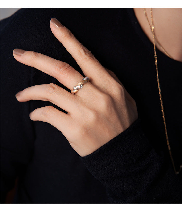 Twisted Brushed Ring Niche Twisted Flower Ring