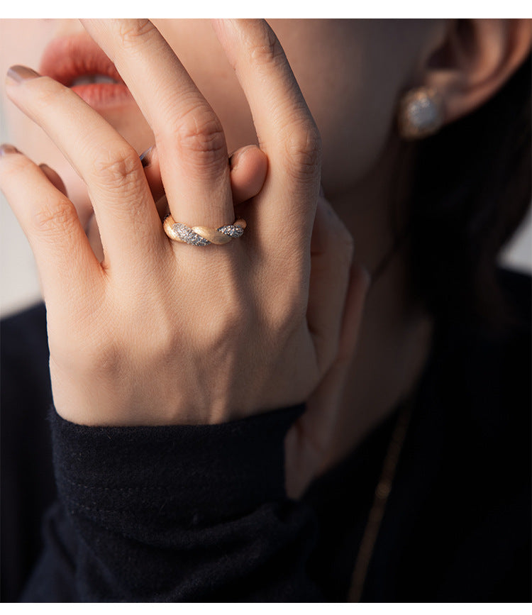 Twisted Brushed Ring Niche Twisted Flower Ring