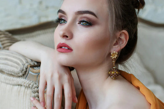 Best Drop Earrings for Evening Wear: Timeless Glamour and Modern Elegance