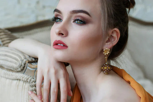 Best Drop Earrings for Evening Wear: Timeless Glamour and Modern Elegance
