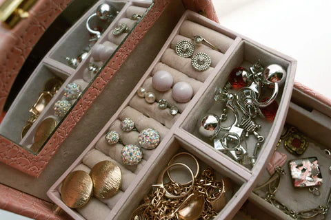 How to Store Earrings to Prevent Tarnish: A Complete Guide for Long-Lasting Shine