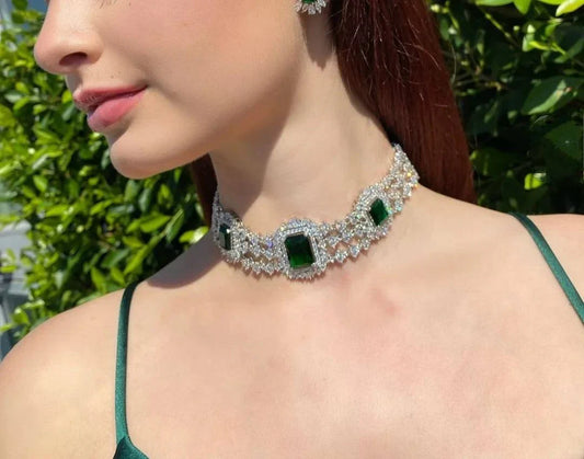 Luxury Cocktail Necklaces with Emeralds: Stand Out with Style