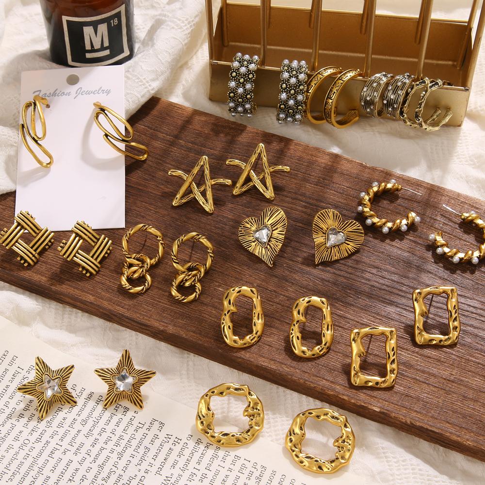 Top Geometric C-Shape Stud Earrings: A Stylish Modern Statement