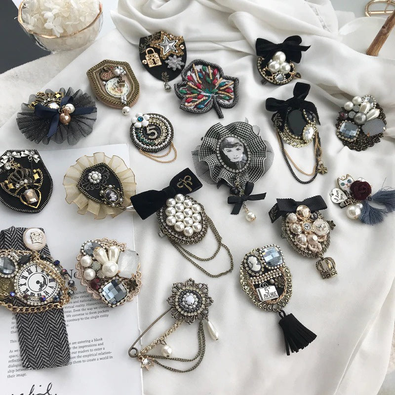 How to Choose the Right Brooch to Complement Your Outfit: A Comprehensive Guide