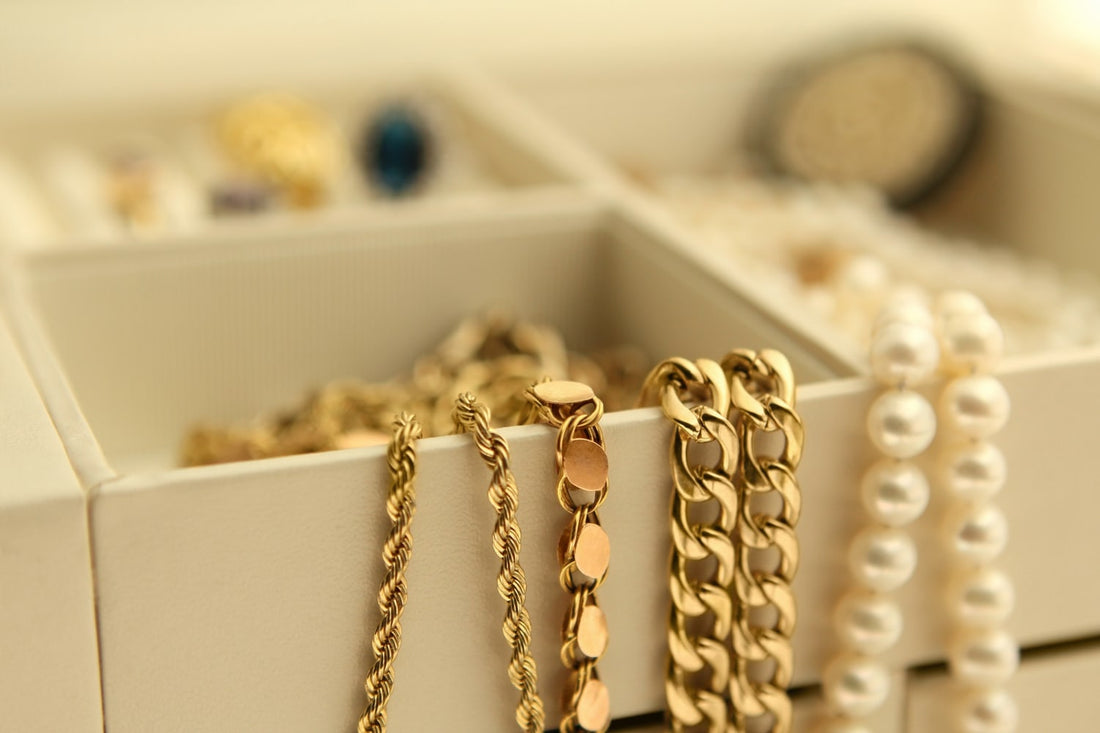How to Spot Fake Jewelry vs. Genuine Pieces: A Comprehensive Guide
