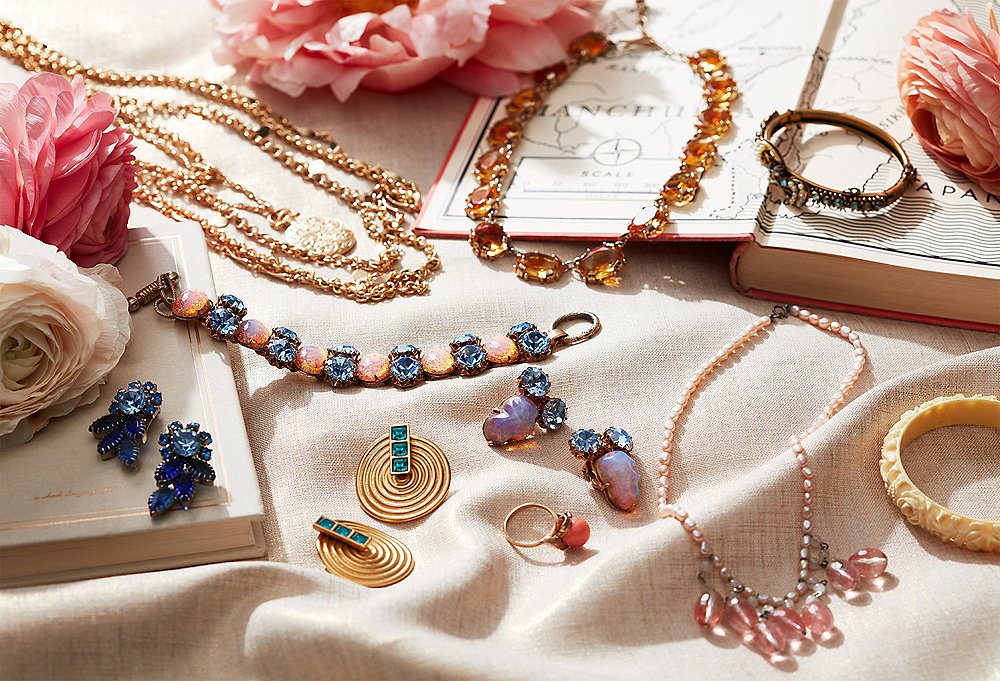 The Ultimate Guide to Buying Authentic Vintage Jewelry Online: Expert Tips for Discerning Shoppers
