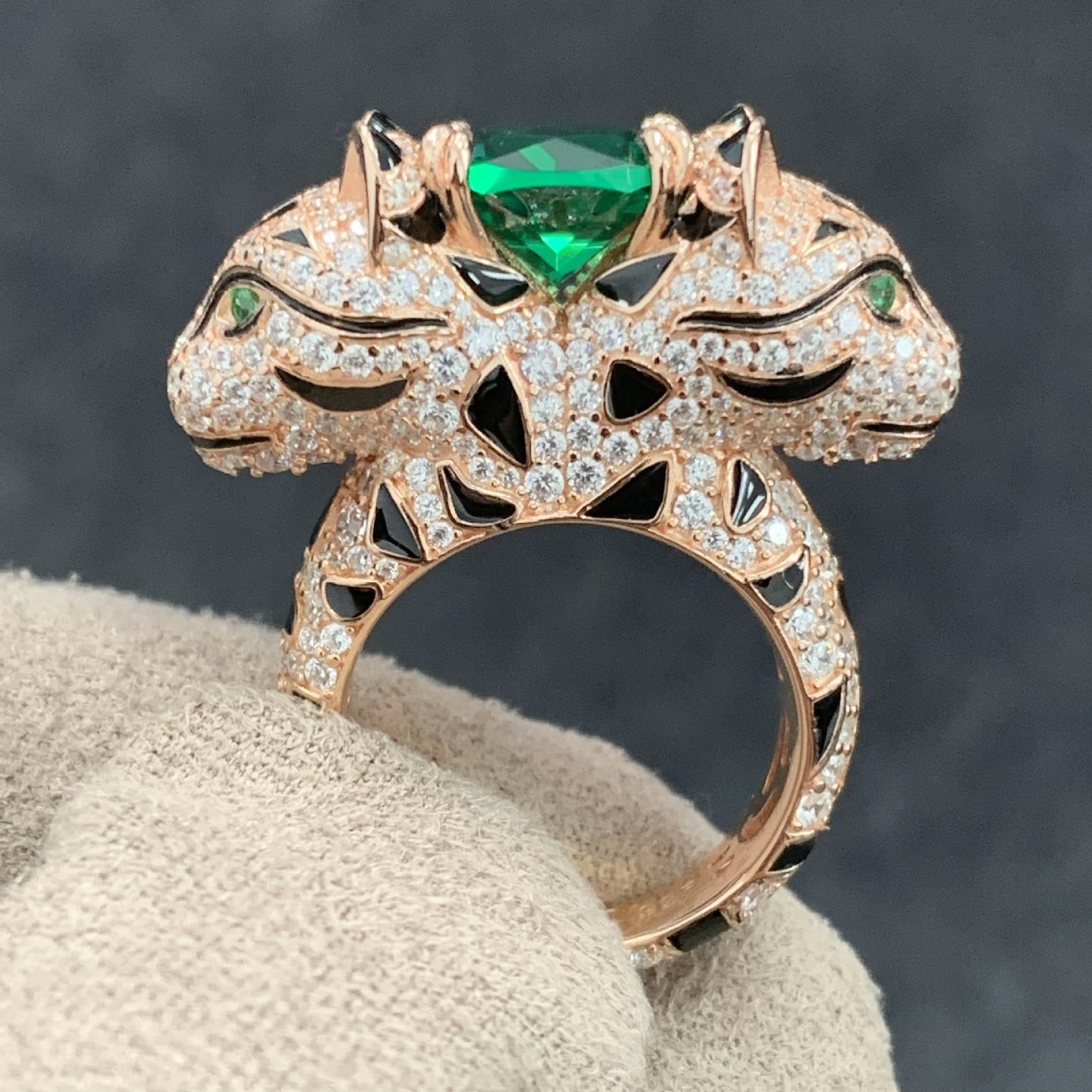 Green tourmaline two-headed leopard cat ring