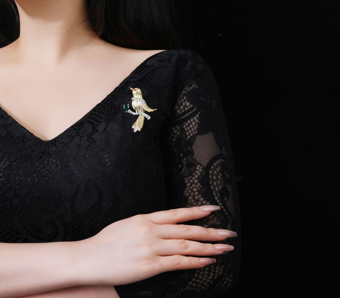 Gold Parrot Diamond Bird Brooch Emerald High Corsage