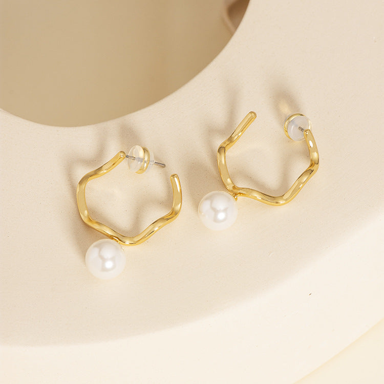 Stylish minimalist geometric pearl earrings