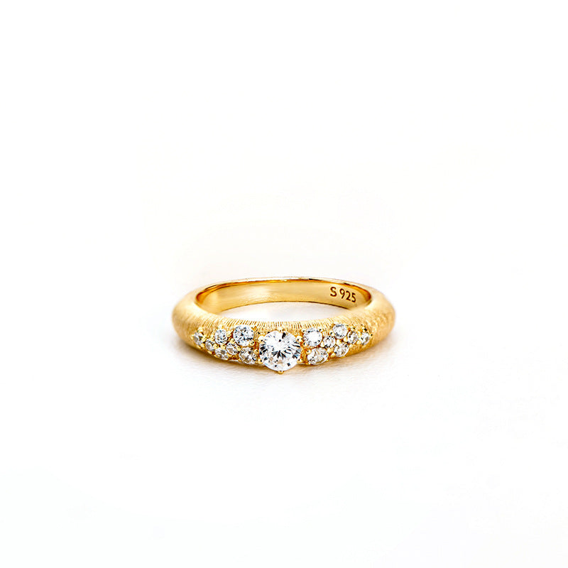 Brushed gold and zirconia ring