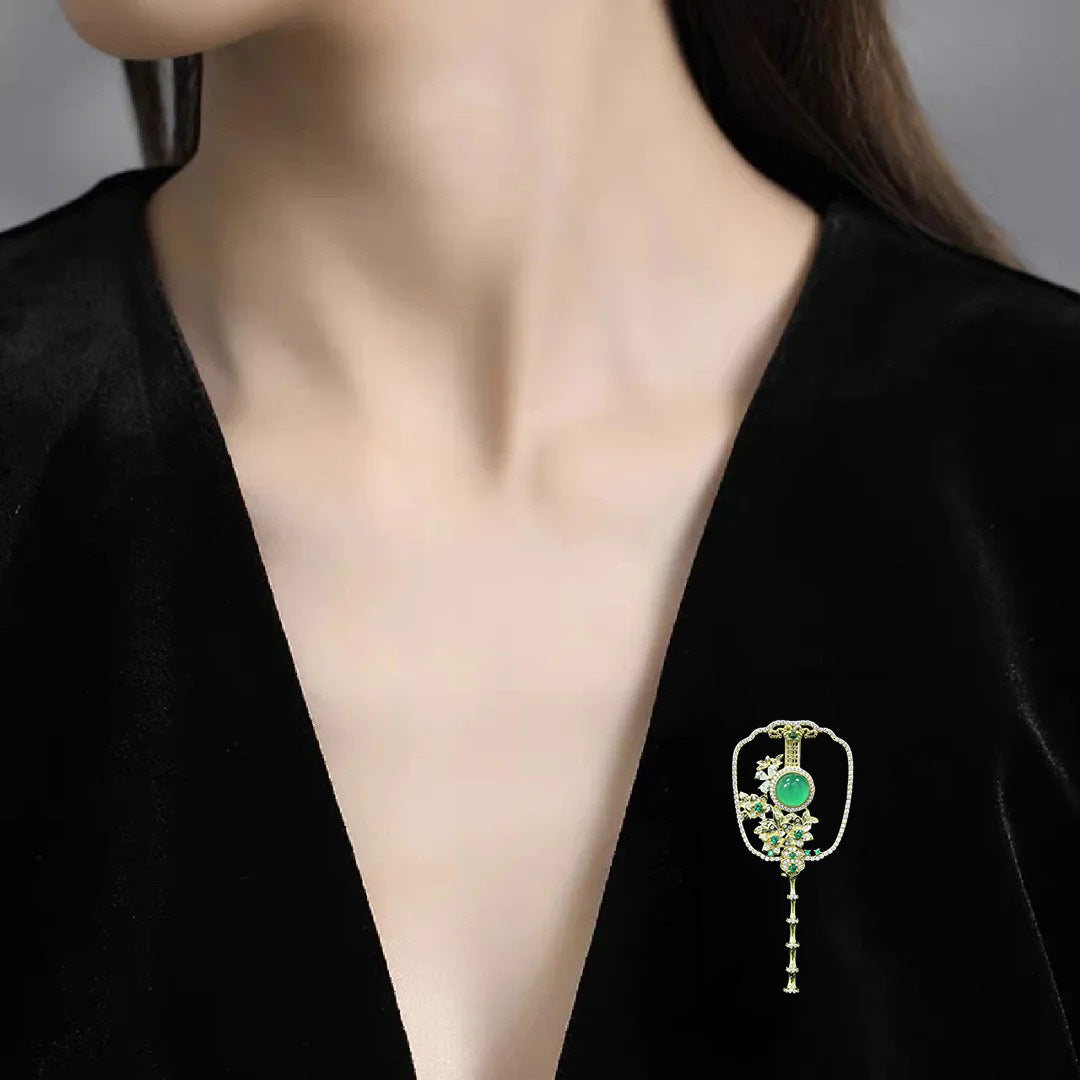 High Carbon Diamond Elegant Gold Natural Chalcedony Fan Brooch
