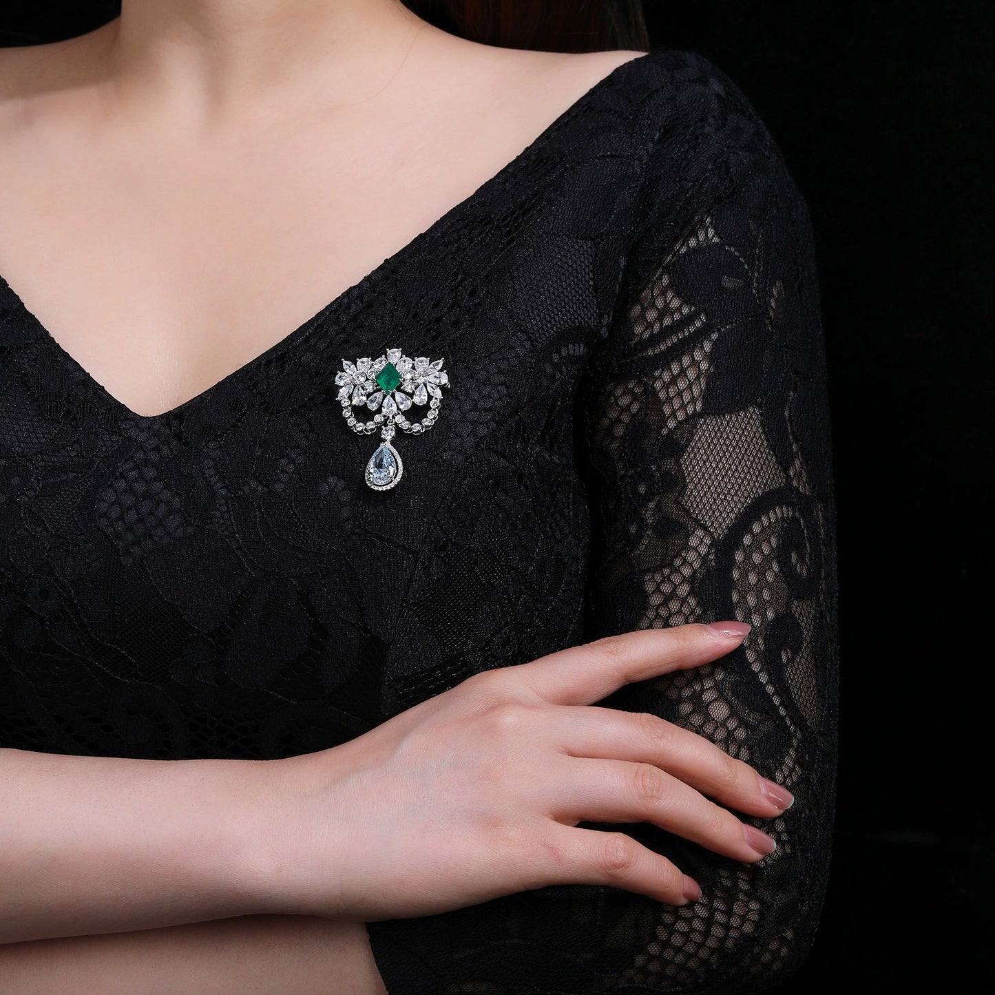 Bow Diamond Brooch Emerald Necklace Pendant Corsage