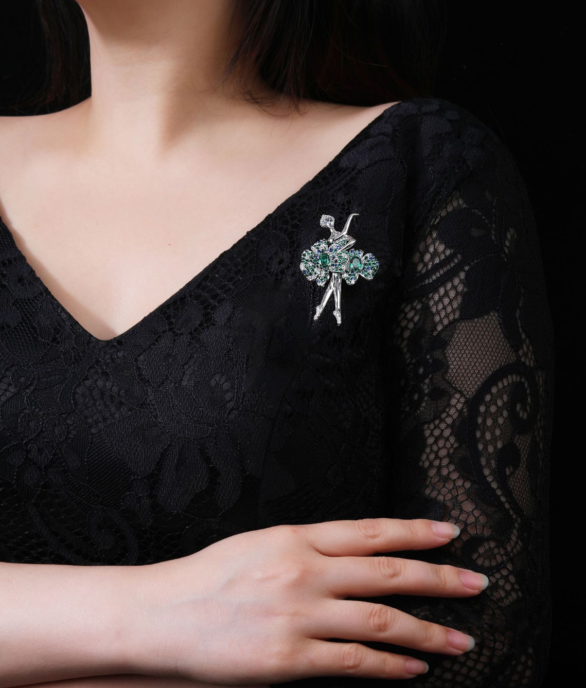 Dancing Girl Diamond Brooch Green Necklace Pendant Dual Purpose Corsage