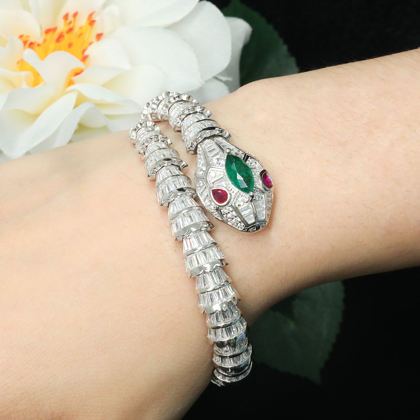 High-Carbon Diamond Wooden Green Horse's Eye Spirit Snake Bracelet