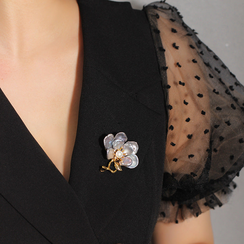 Pearl eight-leaf flower with diamonds brooch simple enamel corsage