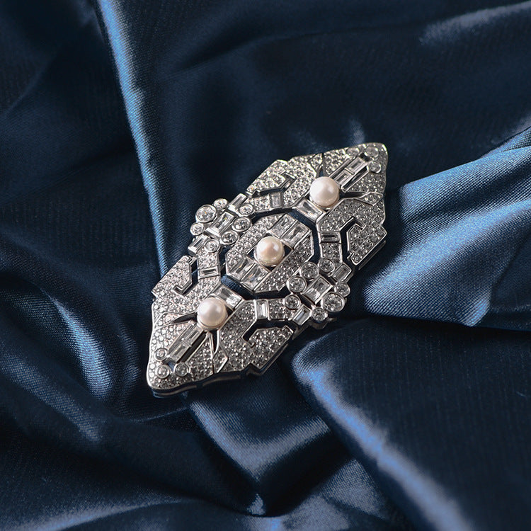 Artdeco natural freshwater pearl vintage brooch