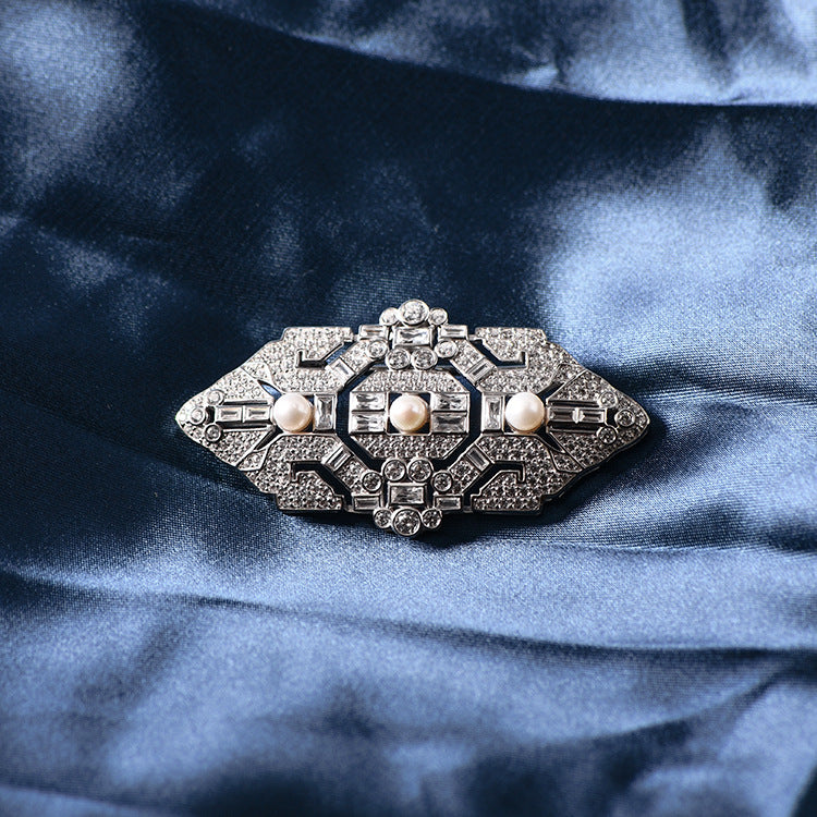 Artdeco natural freshwater pearl vintage brooch