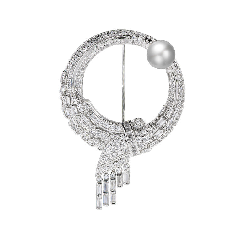 ArtDeco Elegant Brooch with Natural Freshwater Pearls