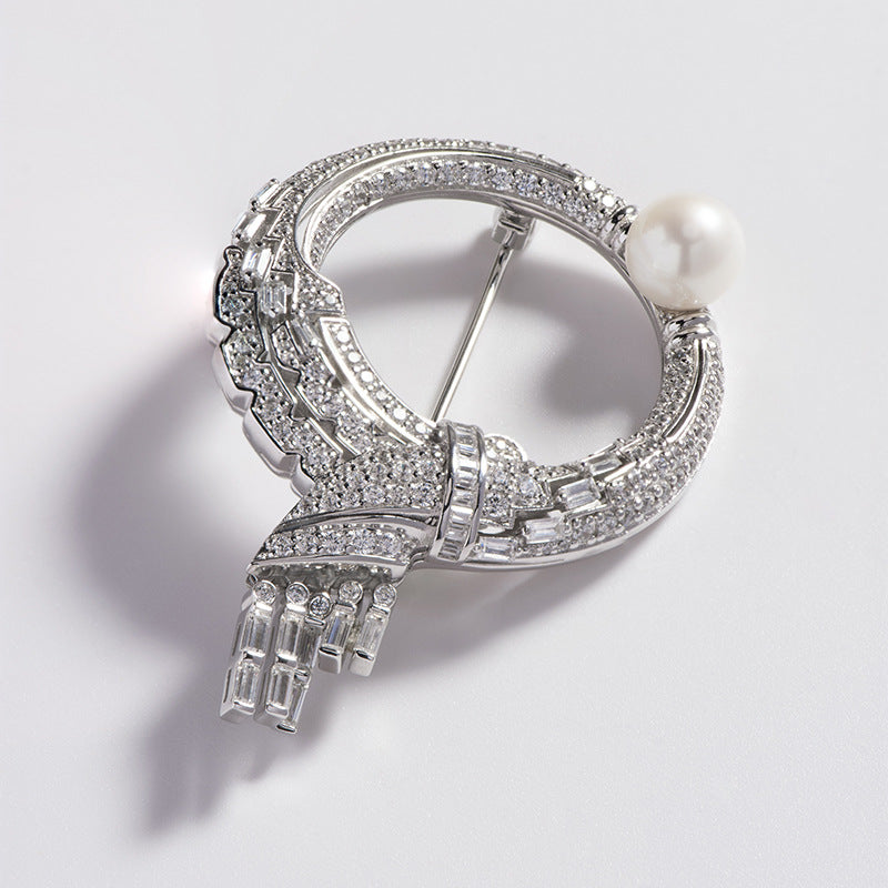 ArtDeco Elegant Brooch with Natural Freshwater Pearls