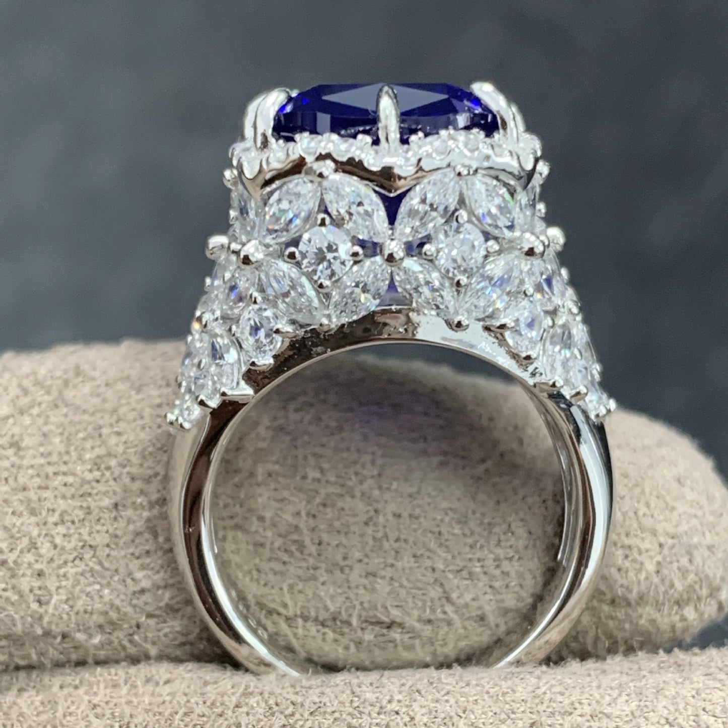 High Countertop Deluxe Heavy Duty Sapphire Ring High Carbon Diamond Royal Blue