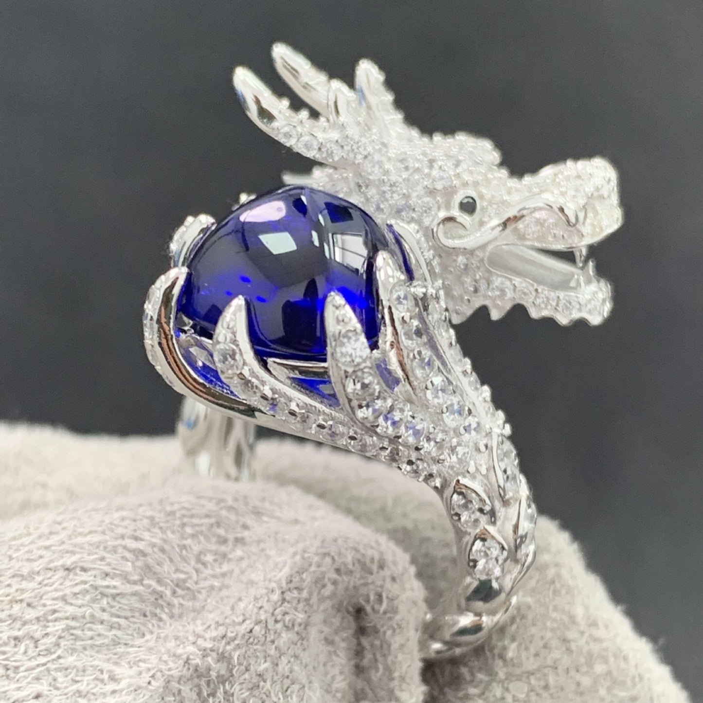 Sugar Tower Sapphire Dragon Ring High Carbon Diamond Royal Blue