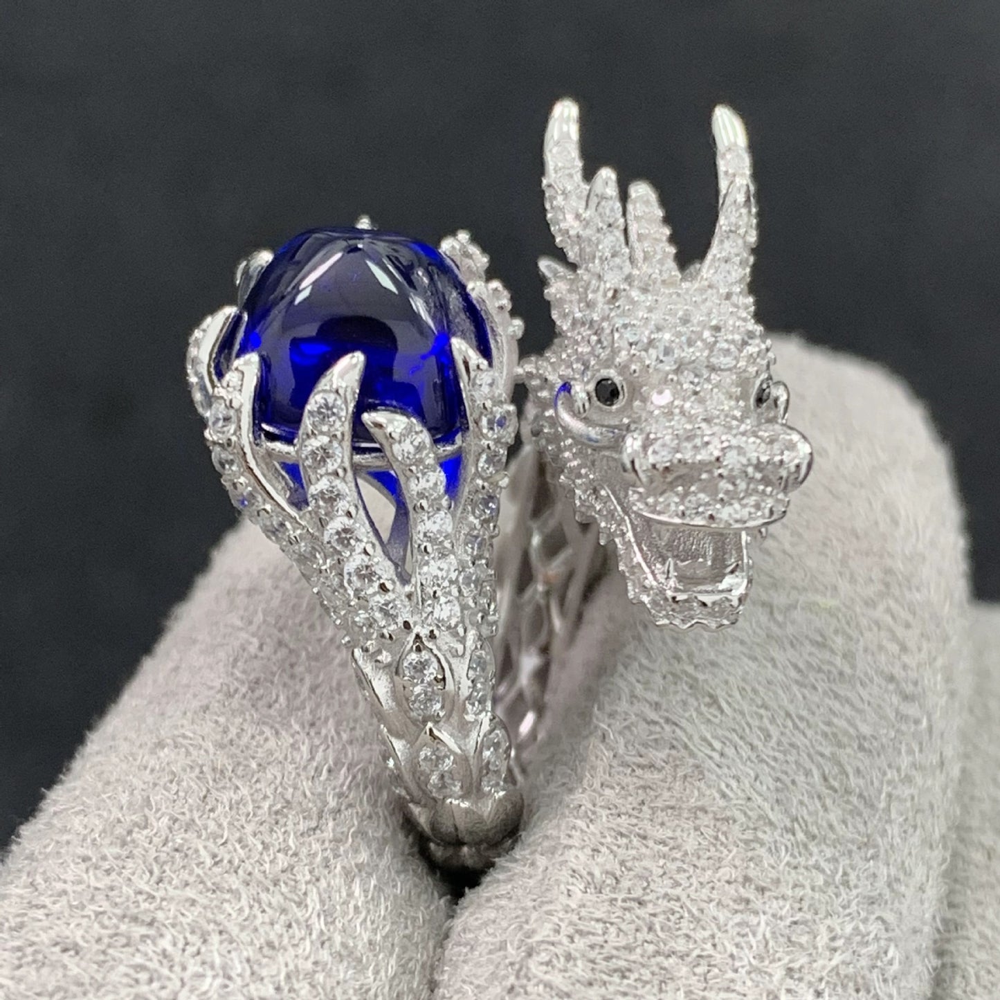 Sugar Tower Sapphire Dragon Ring High Carbon Diamond Royal Blue