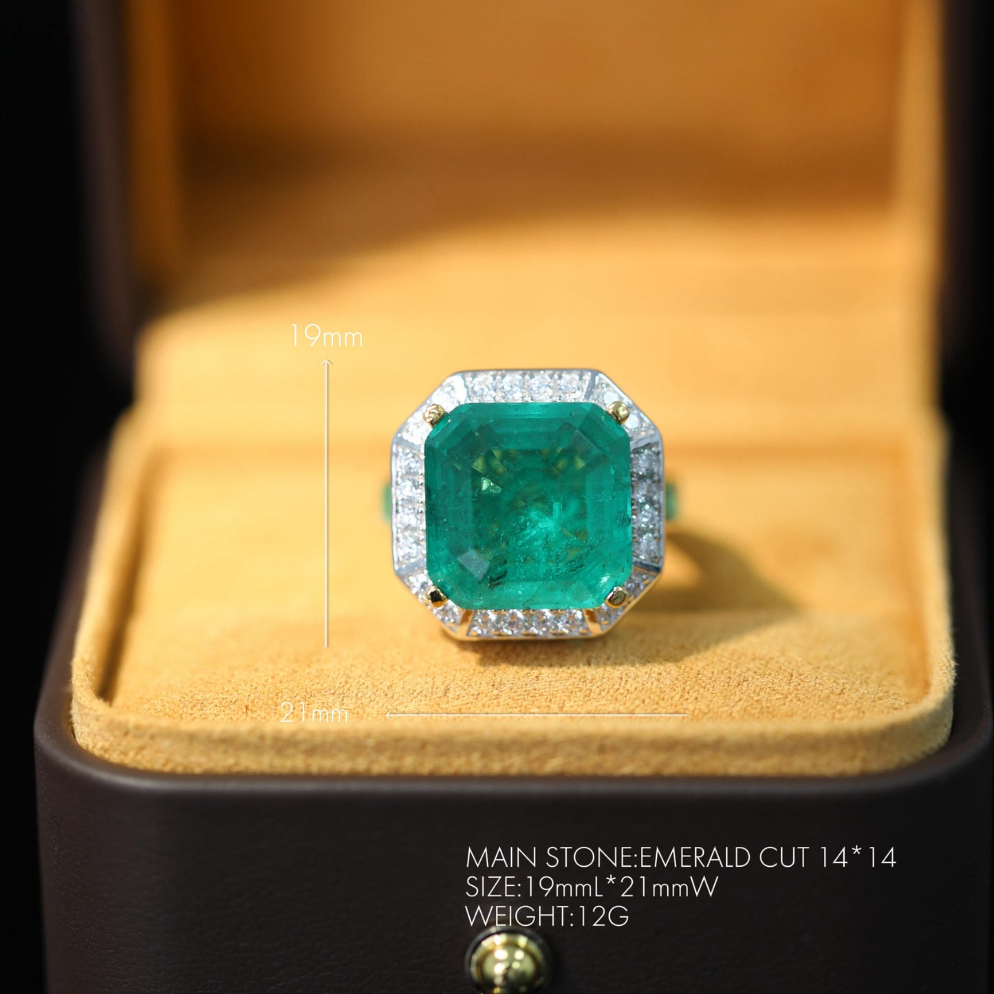 High Countertop Deluxe Cocktail Gemstone Ring High Carbon Diamond Emerald