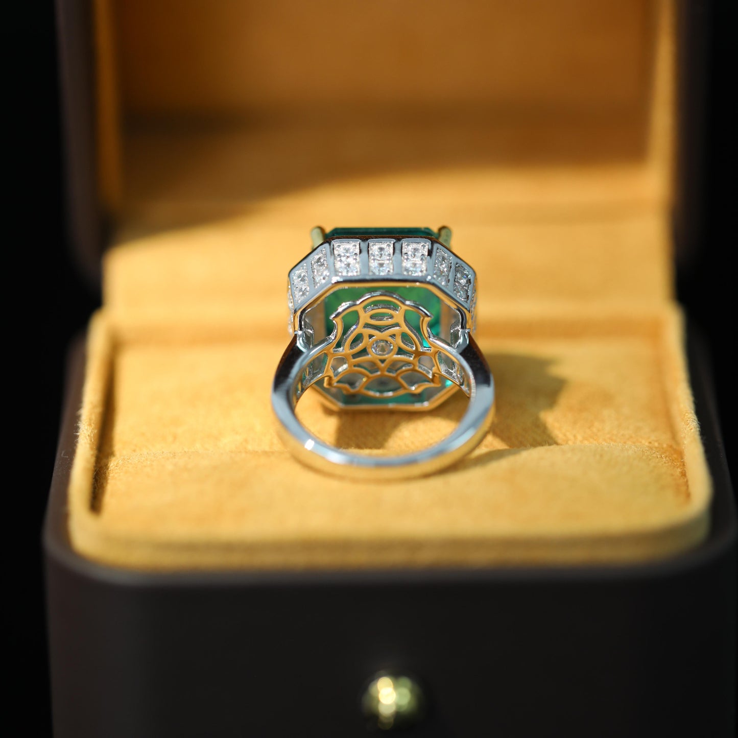 High Countertop Deluxe Cocktail Gemstone Ring High Carbon Diamond Emerald