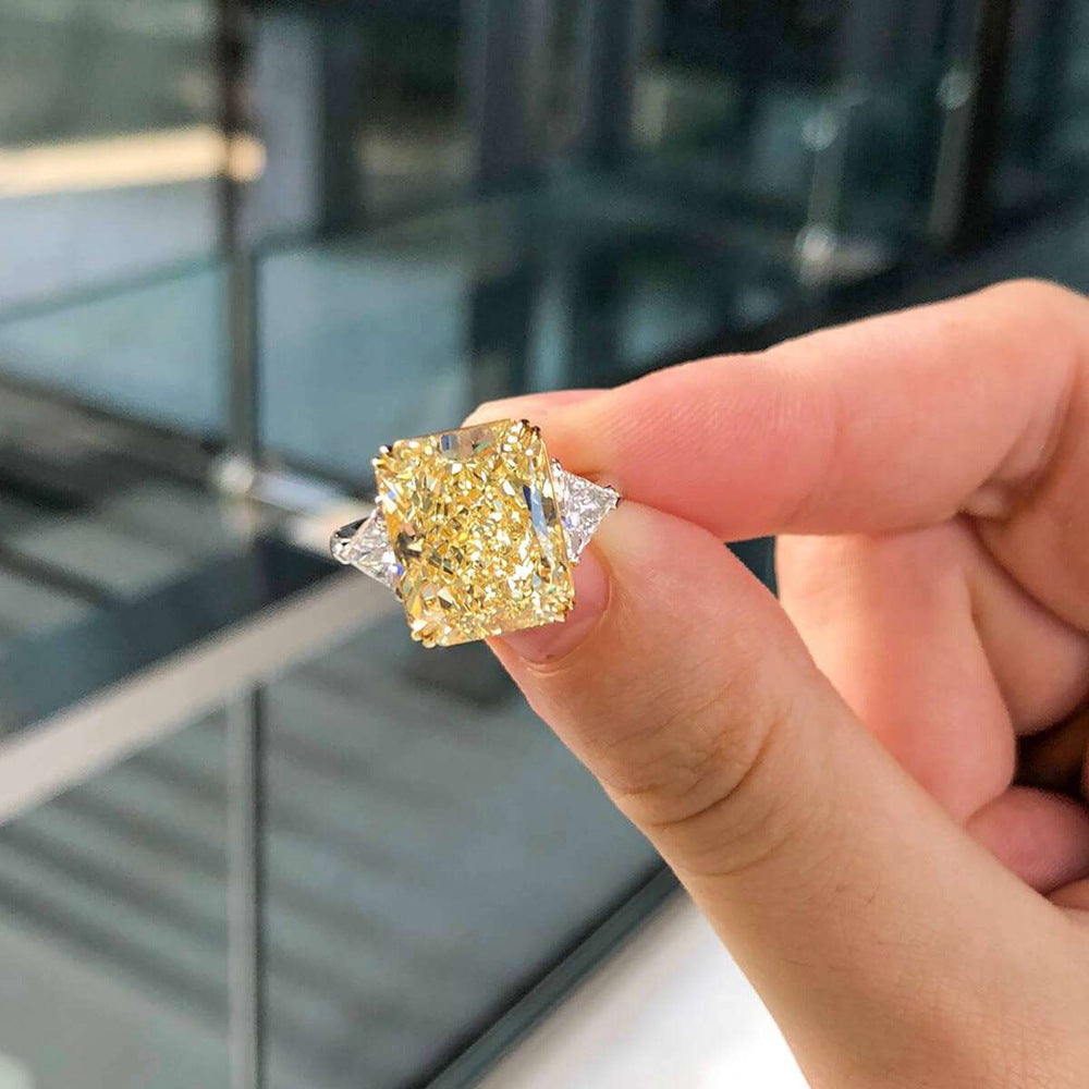 Brilliant Yellow Fat Square Ice Flower Cut Two Colors High Carbon Diamond Ring